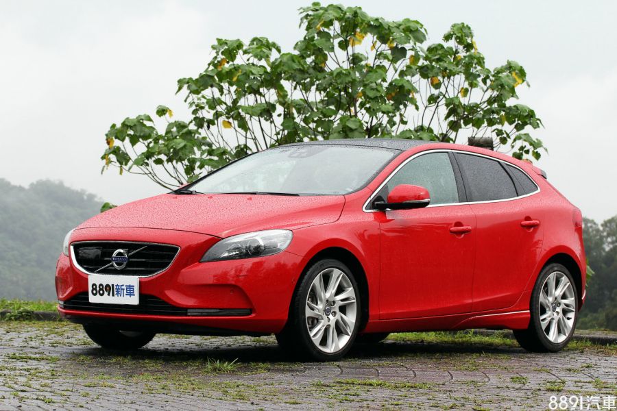 Volvo V40規格表：最新配置,車長,價格大全