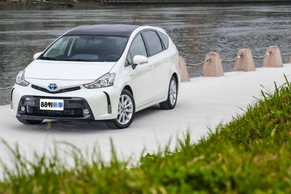 【Toyota】百萬轎式休旅新悍將！Toyota Priusα除了空間還有節能 278