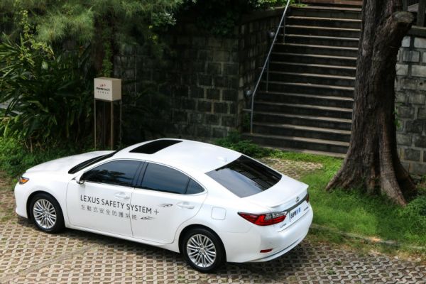 LSS+主動安全防護 Lexus ES200實測感受 464