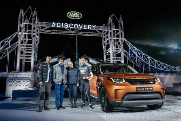Land Rover Discovery於巨型樂高塔橋全球首演 4208