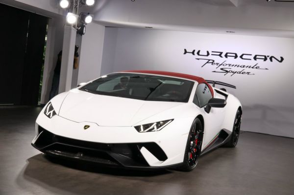上空強化版小牛Huracan Performante敞篷版發表 6976