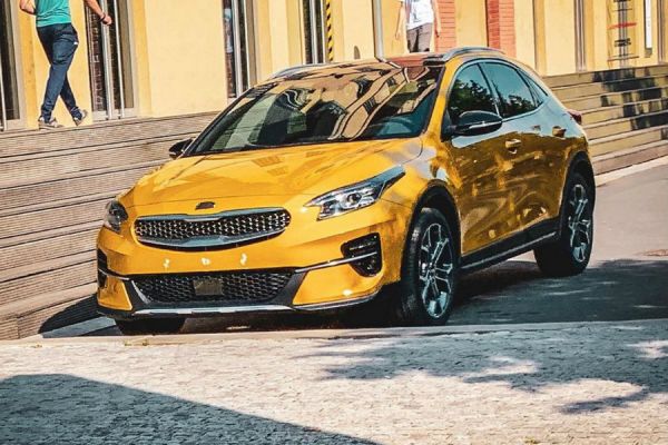 新車定裝照？Kia新跨界休旅XCeed無偽裝曝光 9152