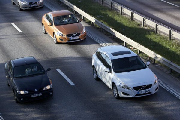 把駕照還教練？逾六成日汽車教練認為用路人未保持安全車距