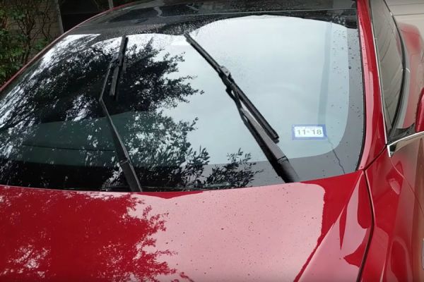雨刷新技術 Tesla申請磁浮雨刷專利 9610