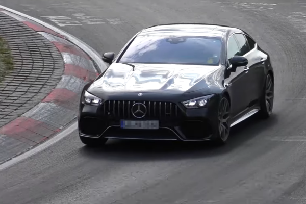 復仇保時捷！賓士AMG GT 73e紐柏林賽道暖身中