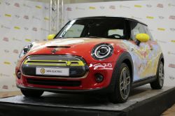 DC英雄「閃電俠」80歲！Mini Electric彩繪車致敬 11511