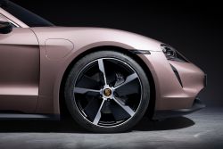 入手門檻降低115萬！保時捷Taycan新車型發表 11902