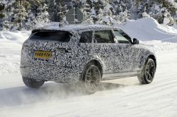 賓士GLB當心！Range Rover Evoque「長軸版」偽裝車曝光 12075