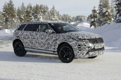 賓士GLB當心！Range Rover Evoque「長軸版」偽裝車曝光 12075