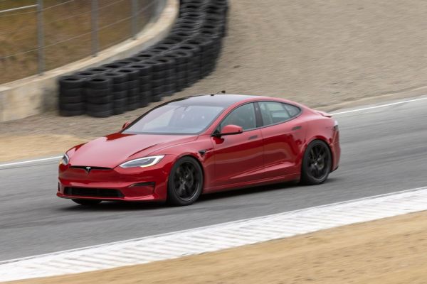 Model S長翅膀？Tesla Model S Plaid +可望再添主動空力尾翼