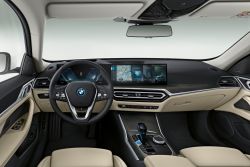 BMW i4內裝高清照來了！巨型螢幕＋全新作業系統很搶戲！ 12773