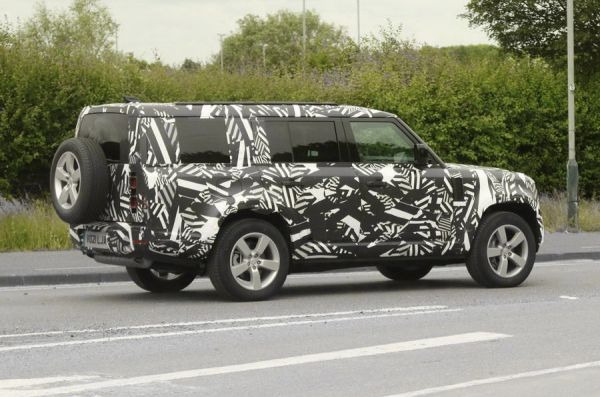 軸距不變、空間大成長 Land Rover Defender 130上路實測中