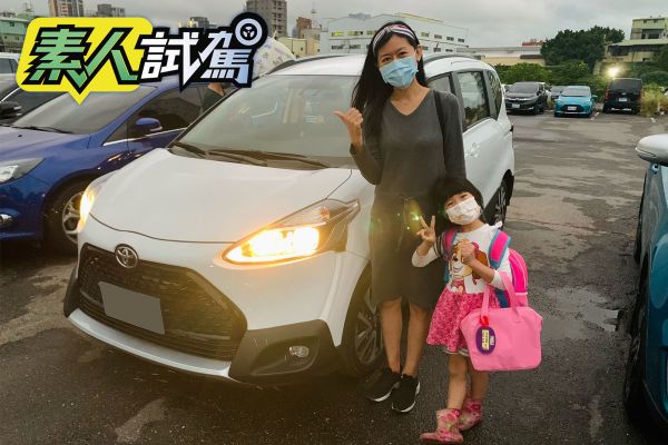 Toyota Sienta Crossover七人座素人一週試駕-老人小孩短程市區首選