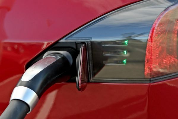 經濟部公告 TPC特斯拉電動車充電規格納入國家標準