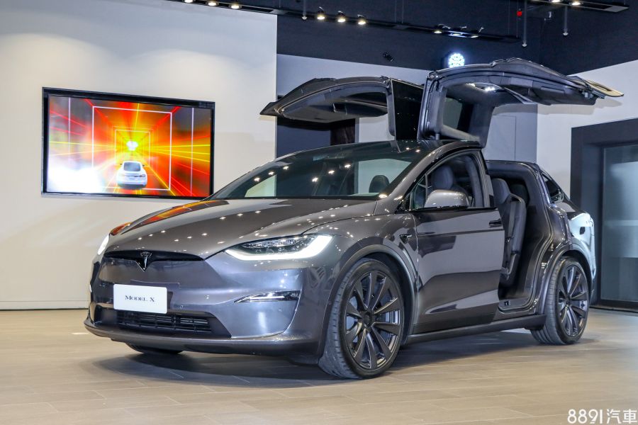 Tesla新款Model X快閃登台一覽實車重點-8891汽車