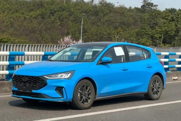中國小改Ford Focus實車曝光 旋鈕排檔沒了?