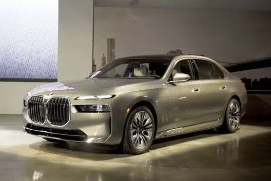 發表前必上演戲碼 BMW i7外觀內裝全都露 14671