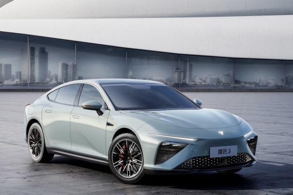 這根本Model 3！？中國電動車「哪吒S」發表