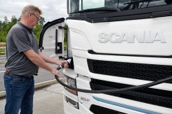 Scania 26噸純電貨車即將抵台！台泥集團率先採用 15189