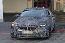 大改款BMW 5系列預計明年見 部分動力、內裝資訊曝光 15871