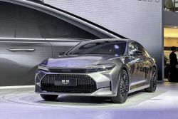 【2022廣州車展】豐田Crown房車首度公開展示！跨界版上市時間與台灣接近 16182