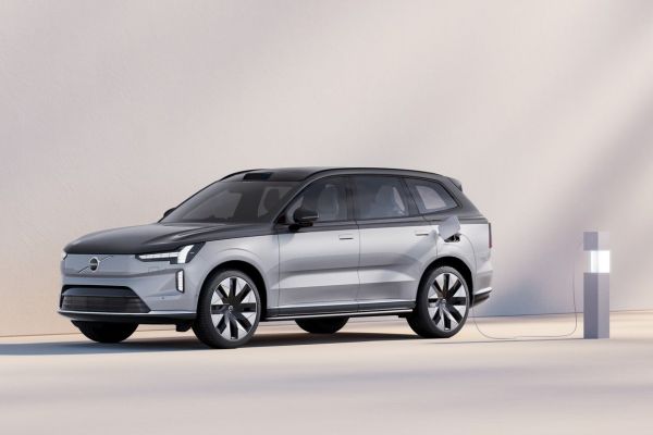 Volvo EX90 Excellence旗艦休旅發表！打造「瑞典邁巴赫」