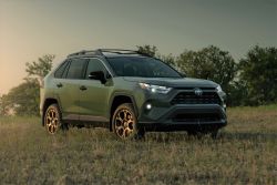 新年式美規Toyota RAV4玩新色 多媒體系統升級 17592