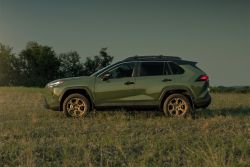 新年式美規Toyota RAV4玩新色 多媒體系統升級 17592