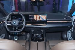 BMW大改款5系列國內初亮相 i5雙車型貼身近賞 17655