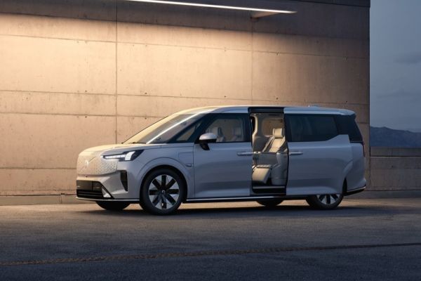 Lexus LM注意！Volvo首款MPV車型EM90正式發表