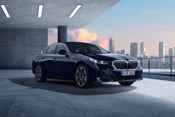 BMW新5系列汽油版登台 520i M Sport開價296萬元 18015