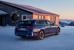 BMW發表大改款5系列旅行車 純電版i5 Touring一併亮相 18287