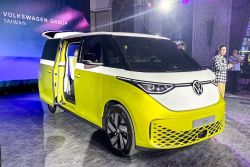 【車壇周事件】Kuga追加豪華客貨版｜現代性能SUV登台｜奧迪Q4台灣初露面｜GLC 43未上市遭流出｜又有中國車款來台 18399