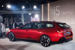BMW i5 Touring正式登台 雙車型339萬起 18793