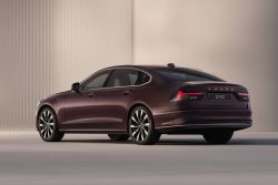 Volvo S90二度小改亮相！換新面容、車載系統升級 20024