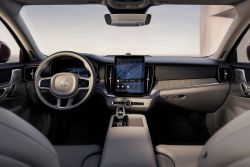 Volvo S90二度小改亮相！換新面容、車載系統升級 20024
