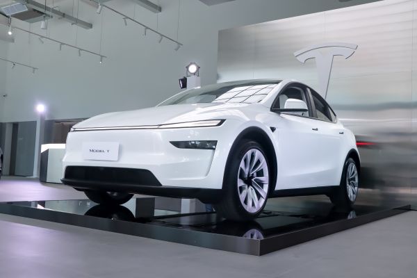 Tesla小改款Model Y台灣亮相 貼身近賞實際變化