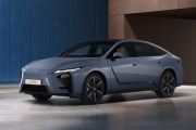 歐規大改款Lexus ES亮相 油電與純電雙動力、2026年春季上市