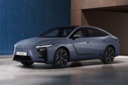 歐規大改款Lexus ES亮相 油電與純電雙動力、2026年春季上市 20182