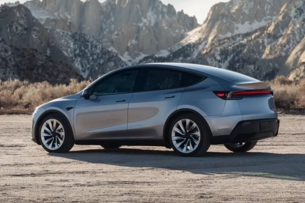 Tesla Model Y七座版即將回歸？性能版也有消息了！