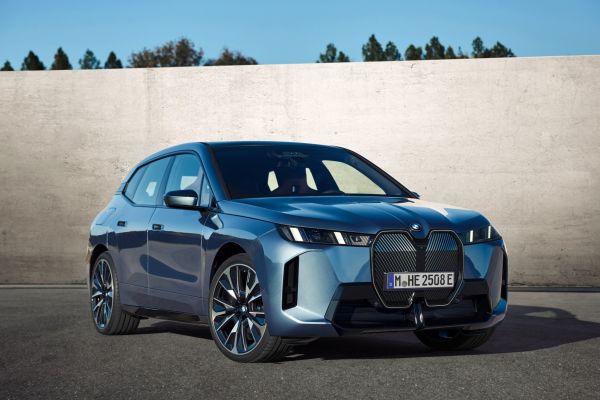 小改款BMW iX三車型338萬起上市！性能與續航力都升級！ 20346