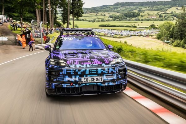 純電Porsche Cayenne偽裝測試中 未露面先刷新爬山賽紀錄！ 20377