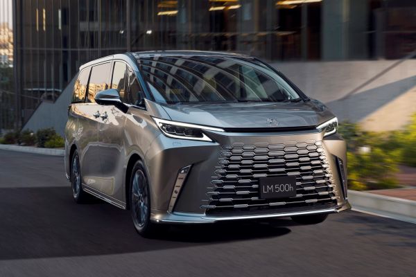 日規Lexus LM推新年式 提升座艙隔音與後座舒適度！ 20417