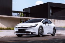 新年式Toyota Prius台灣開賣 配備升級不漲價！ 20555