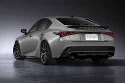 Lexus IS三度小改登場！外觀更動感、內裝不再老氣！ 20695