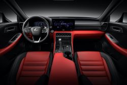 Lexus IS三度小改登場！外觀更動感、內裝不再老氣！ 20695