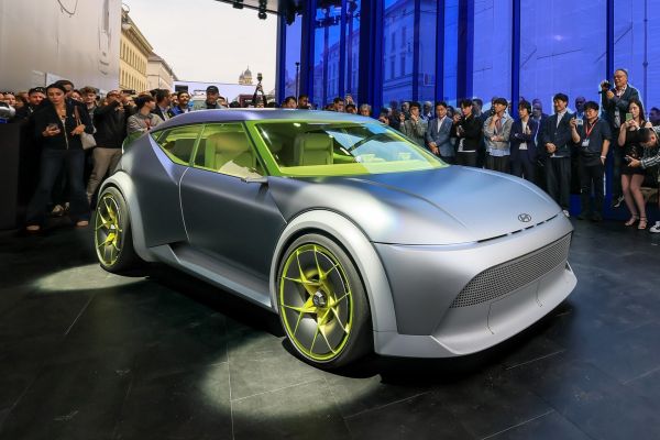 現代Ioniq 3概念亮相！定位中型掀背、2026年量產上市 20701