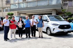 福特六和打造全台首輛三輪椅區九座福祉車 推動無障礙友善城市 20770