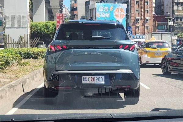 寶嘉聯合有動作了？直擊Peugeot E-5008現身台灣街頭！ 20813