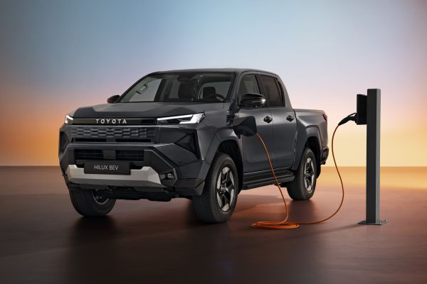 大改款Toyota Hilux泰國首演 內外更現代化、首度推出純電動力！ 20958